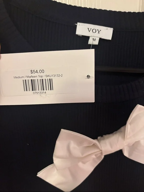 Voy Black Short Sleeve Top with White Bow Accents - Picture 2 of 3